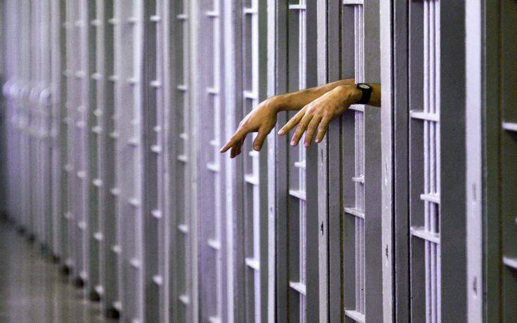 FILE - This Jan. 21, 2003 file photo shows an unidentified death row inmate in his cell in the North Condemned Unit at Pontiac Correctional Institution in Pontiac, Ill. On Friday, July 1, 2011, a ban that Gov. Pat Quinn signed into law in March took effect, shutting down Illinois' death row. It's a quiet last chapter to the story of capital punishment in Illinois, which captured the attention of the world in 2000 when then-Gov. George Ryan imposed a moratorium. Ryan cleared death row entirely three years later. Illinois has executed 12 men since 1977 when the death penalty was reinstated, the last one in 1999. (AP Photo/Seth Perlman, File)