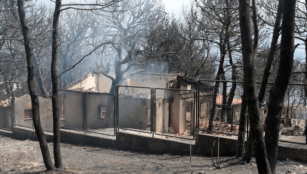 Καμένες εκτάσεις και σπίτια  στο Μάτι , Τρίτη 24 Ιουλίου 2018. Σε κατάσταση έκτακτης ανάγκης κηρύχθηκαν οι περιφερειακές ενότητες της Ανατολικής και Δυτικής Αττικής μετά τις πυρκαγιές που έπληξαν τις περιοχές. ΑΠΕ-ΜΠΕ/ΑΠΕ-ΜΠΕ/Παντελής Σαίτας