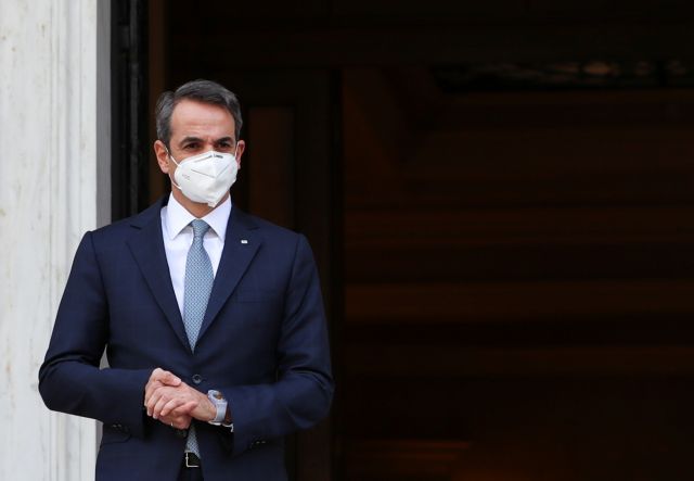 Greek Prime Minister Kyriakos Mitsotakis waits to welcome the head of the Presidential Council of Libya Mohamed al-Menfi at the Maximos Mansion, in Athens, Greece, April 14, 2021. REUTERS/Costas Baltas